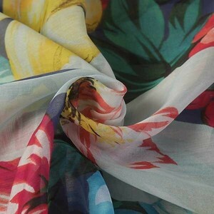 ♪インポート特集◆　花柄×バスケット柄　180ｃｍで2Pシルクコットンパネルフラワープリント 紺ｘブルーｘ黄ｘ赤 巾：125cm♪1.8m[9510]
