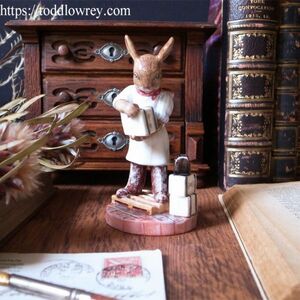 【誇り高き職人ウサギ】ロイヤルドルトン イギリス バニキンズ 陶器 人形 モールドメーカー◆◆Royal Doulton MOLD MAKER BUNNYKINS 2002◆