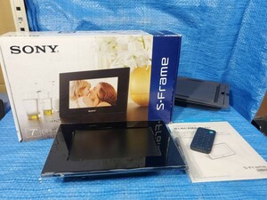 [値下げ] ★1000円即決! upbg 美品 SONY S-Frame DPF-A72 デジタルフォトフレーム ソニー リモコン RMT-DPF3 7型 AC欠品 元箱