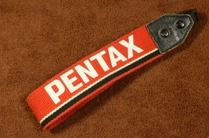 3156●ストラップ ペンタックス PENTAX 赤地白ロゴ 実用品