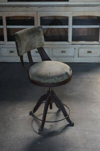 古い鋳物鉄脚の回転椅子 / 古家具 アンティーク チェア レトロ 古家具 工業系 インダストリアル