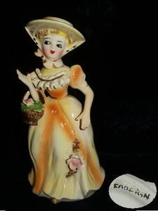 昭和レトロ 花籠持った貴婦人人形 1960~70年代　アンティーク 陶器