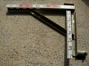 鋼管掛型角度調整式足場：単管パイプ取付式手摺