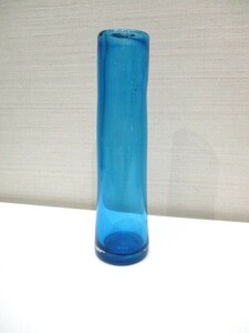 ガラスのベース　花瓶　ブルー　一輪挿し　送料無料
