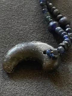 古墳時代　石製勾玉　瑠璃珠首飾り　出土