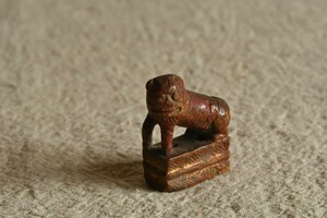 【古美術】獅子 犬？ 根付 古玩 骨董品 中国 ちゃうちゃう 古木 コレクション 提物 Netsuke 精密 彫刻 超絶技巧 彫塑 提げもの