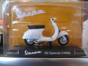 ★海外販売イタリアエデイコラ1/18ベスパ Vespa 50 スペシャル(1969)ホワイト系☆彡