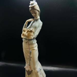 リヤドロ 犬を抱く貴婦人 フィギュリン 陶器人形 置物 犬 傘 高さ：約13cm LLADRO ハンドメイド スペイン 1円出品 現状品 ビンテージ