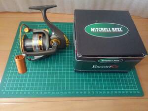 送料無料 ミッチェル mitchell ESCORT TH7000 検) ショアジギ 並行輸入品 ブラックバス トラウト シーバス サクラマス スピニングリール