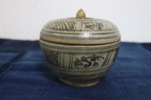 タイ古陶磁器　宋胡録大香合　蓋物　鉄絵草紋　茶道具香道具　スワンコロク　15－16世紀
