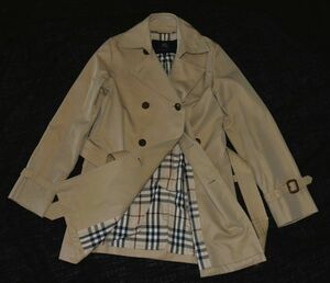 ★Burberry★バーバリー★裏地ノバチェク ベージュ色★ 大人の上品さ・色気をより一層演出させる ベルト付きトレンチコート36