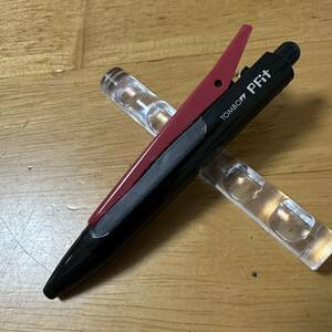 新品 廃盤 TOMBOW トンボ ピーフィット PFit ボールペン 赤クリップ