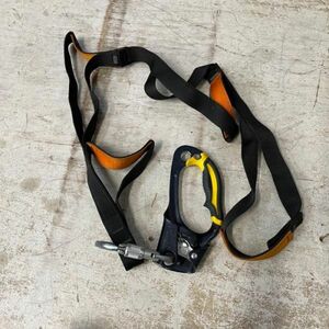 PETZL ペツル アッセンション 左 ロッククライミング クライミング用品 カラビナ mc01065709