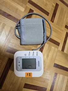 オムロン　自動電子血圧計　HEM‐７２００　＊中古＊　■送料無料■