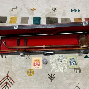 二胡 中国楽器 民族楽器 弦楽器 蛇皮 敦煌牌 ケース付 上海民族楽器