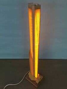 グラス・タワーのペーパーモデル(1/1000、金、半透明窓(黄)。LEDライト付き）
