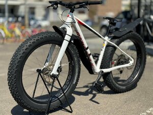 ★Specialized スペシャライズド Fatboy ファットボーイ カーボンフォーク 26インチ TEKTRO油圧ディスクブレーキ SRAM10速 ホワイト 2017年