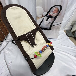 BABYBJORN ベビービョルン バウンサー ブラウンホワイト ベビーバランス 椅子 新生児 おもちゃ付 浦MY0321-2