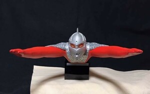 ステルス田中雷工房 飛びウルトラセブン 全長約75cm フィギュア 完成品 飛行タイプ 電飾付き 展示スタンド付き 未開封新品