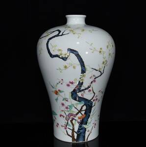 【多寶屋】■古美術 旧家蔵出■大清雍正年製款　粉彩 花卉紋梅瓶　時代物 T08 