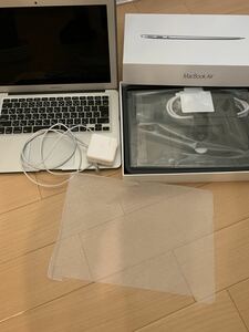 【中古品】MacBook Air 13インチ　Core i5 4GB 256GB 充電54回　美品　プロテクター付　パッドカバー