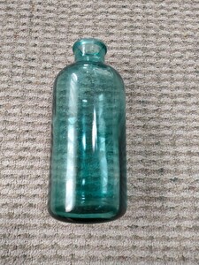 昭和レトロ ガラス瓶 グリーン　花瓶