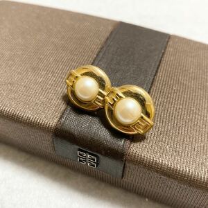 GIVENCHY ジバンシー ピアス　イヤリング フェイクパール ゴールド アクセサリー ヴィンテージ ビンテージ