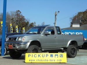 ダットサン 2.4 AX キングキャブ 4WD リフトUP ベッドライナー サンルーフ