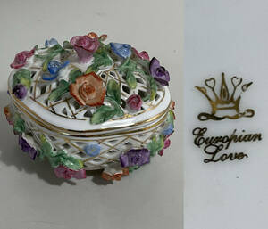 European Love ヨーロピアンラブ 陶器製 キャンディポット 蓋つき 小物入れ 花柄 苺 ストロベリー 透かし彫り
