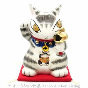 【新品 / 即購入可】 招き猫貯金箱 金運招き わちふぃーるど 猫のダヤン 940057 置物 おしゃれ まねきねこ 座布団