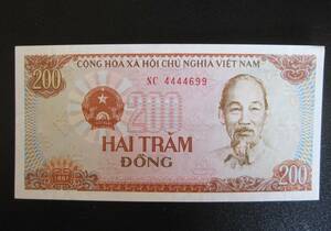 ベトナム紙幣　２００ドン　ピン札