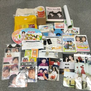 三倉茉奈・佳奈/まなかなグッズまとめ ファンクラブ通信創刊〜38/サイン入うちわ/生写真/カレンダー/キーホルダー/ちびまる子ちゃんを歌う