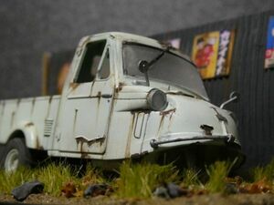 昭和レトロ 1/32 DAIHATSU ミゼット 情景ジオラマ完成品 ケース付