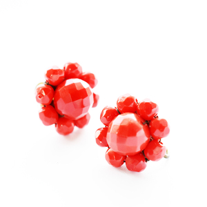 Vintage 1950’s red　beads flowermotif earrings