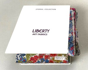 英国リバティ社　2013年版エターナル見本帳　15X13cm生地サンプル約130枚　レキシントンローンほか　LIBERTY FABRICS　日本製　ハギレ