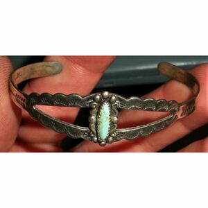 超希少!VTG NAVAJO 1950’s SILVER TURQUOISE ARROW STAMP BRACELET USA ZUNIナバホビンテージターコイズアロースタンプシルバーバングル