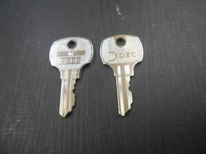 純正＋コピー idec　０番　キー　カギ　鍵　純正キー×一本と、コピーキー×一本のセット