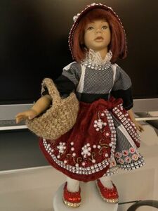 doll Little Red Riding Hood Porcelain 15 nobody