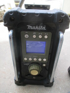 マキタ(makita) コードレスラジオ MR100+リチウムイオンバッテリ　BL1830/ＢＬ1840/ＢＬ1815+充電器　　（Ｏ）