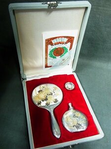 A5135 三越 銀製 SILVER刻印 彫菊文 手鏡と香水瓶セット 計52g