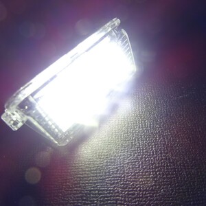 鬼白光!! 一体型交換式 ! LED ナンバー灯 ライセンス ランプ 　アベンシスワゴンDBA-ZRT272W　サイＳＡＩ　AZK10 後期　カムリAVV50