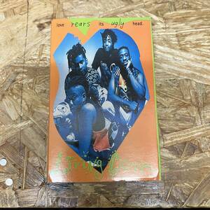 ス HIPHOP,R&B LIVING COLOUR - LOVE REARS ITS UGLY HEAD シングル TAPE 中古品