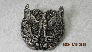 鷲のエンブレム SG　帽章　月桂冠＆イーグル　警備小物　幅60mm　重さは3，5ｇ　ネジ止め　未使用品　
