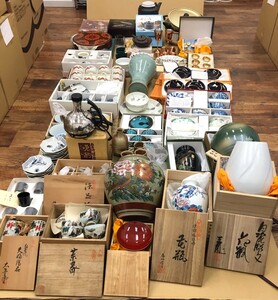 4個口発送　食器まとめ　香蘭社陶器　銅グラス　錫製品　金メッキセット　土瓶　塗り器　カップ　茶器　鍋　皿　花器　木箱入り　大量　