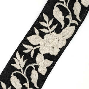 インド刺繍リボン 約42mm 黒