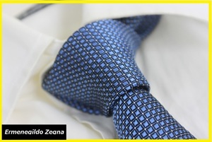 【送料無料】新品エルメネジルド・ゼニア（Ermenegildo Zegna） 100％シルクマイクロデザイン柄ネクタイ タイ（ダークブルー）NO.104