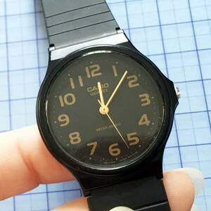 美品　CASIOカシオ　コンパクトサイズ　メンズ腕時計　ジャパンムーブ　MQ-24　可動品　NO.S292
