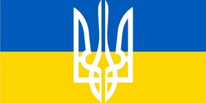送料無料 ステッカー ウクライナ 国旗フラッグ レア 紋章入り Sサイズ 9.8cmx4.7cm 車 バイク 携帯 スケボー