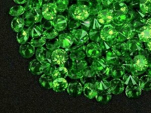 ★グリーンカラー キュービックジルコニア ルース 4mm おまとめて大量約100個セット 人工ダイヤモンド ラウンドブリリアントカット Nw79