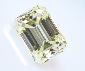 【１００円～】ＶＶＳ２！0.338ｃｔ 天然ダイヤ ベリーライトイエロー（ナチュラルカラー）ＥＭカット